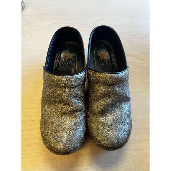 Dansko Golden Medallion Clogs sz 39 or 8.5-9 - Picture 3 of 7